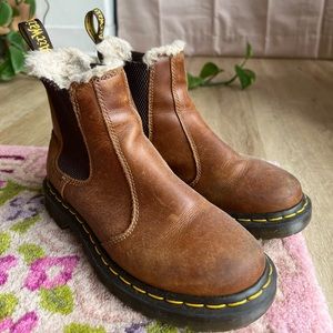 Brown Chelsea Boot Dr. Martens!